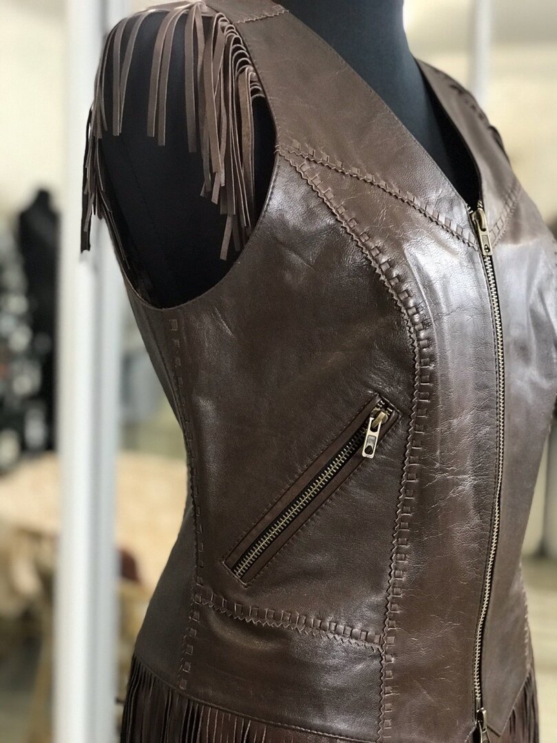  Кожаный жилет "Дерби" от Ирины Берзиной


