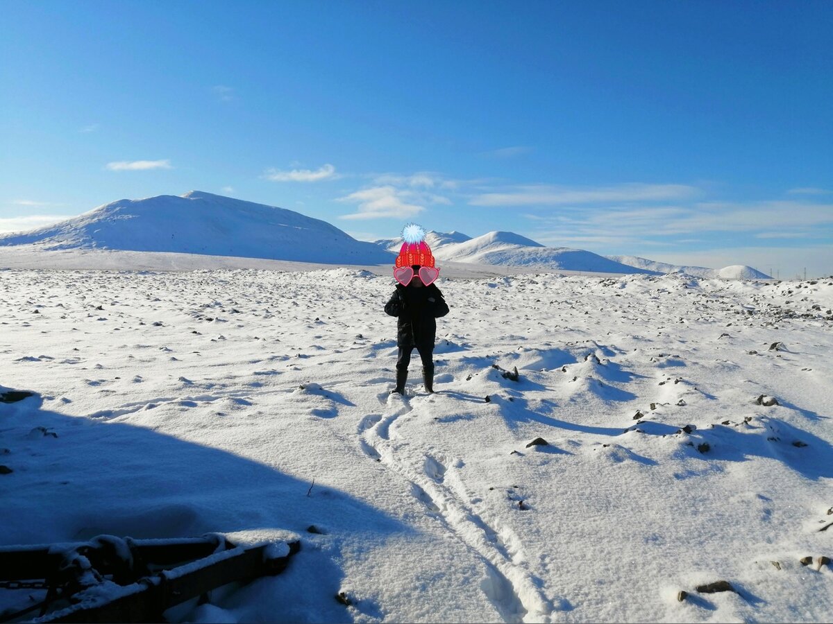 Прифотошопила Лёхе розовые очки :) На снимке - осенние Чукотские сопки
