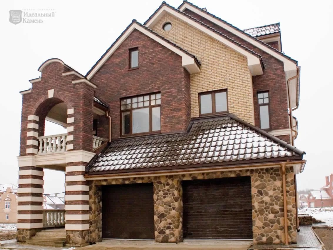 Такое решение облицовки пенобетона привлечёт внимание любого ценителя архитектуры. 