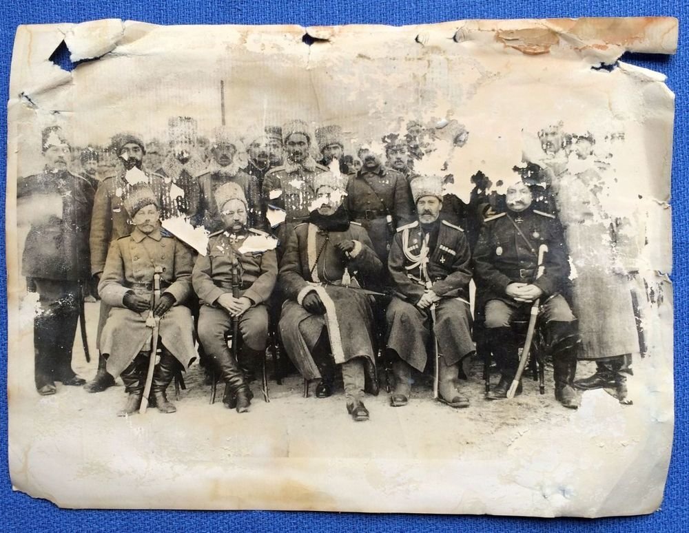 Болховитинов (второй слева, первый ряд) на Кавказском фронте 1917 года