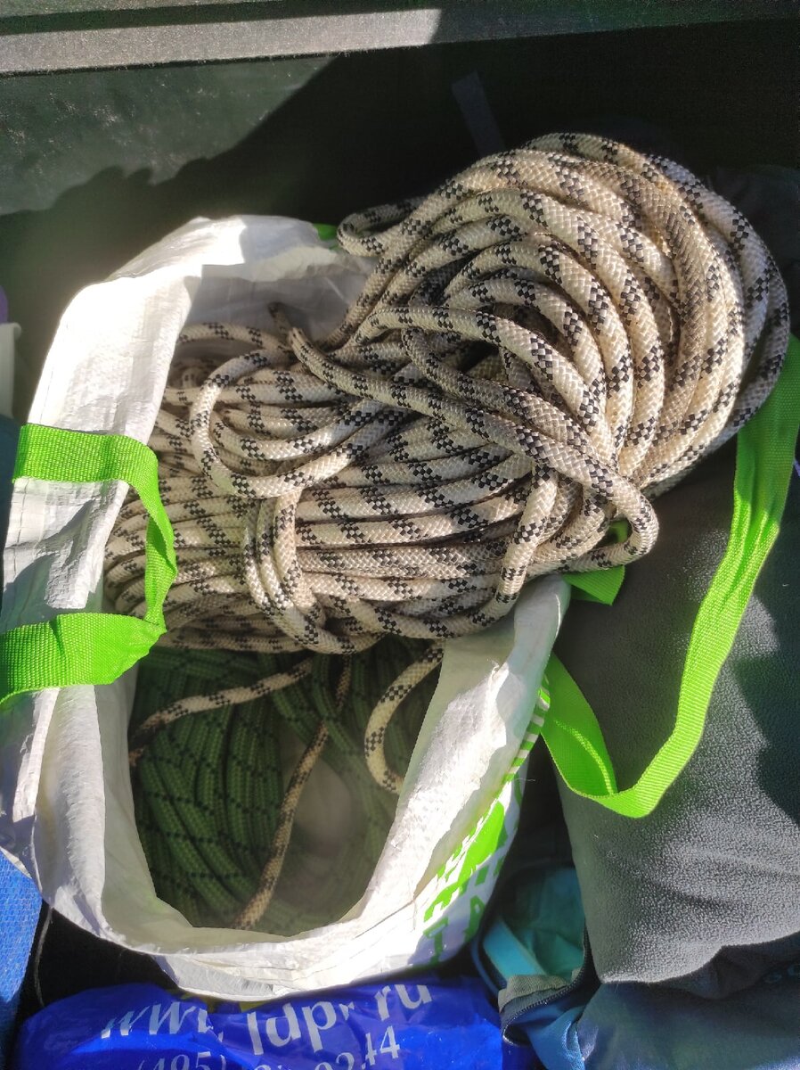 Альпинистские веревки для высотных работ.