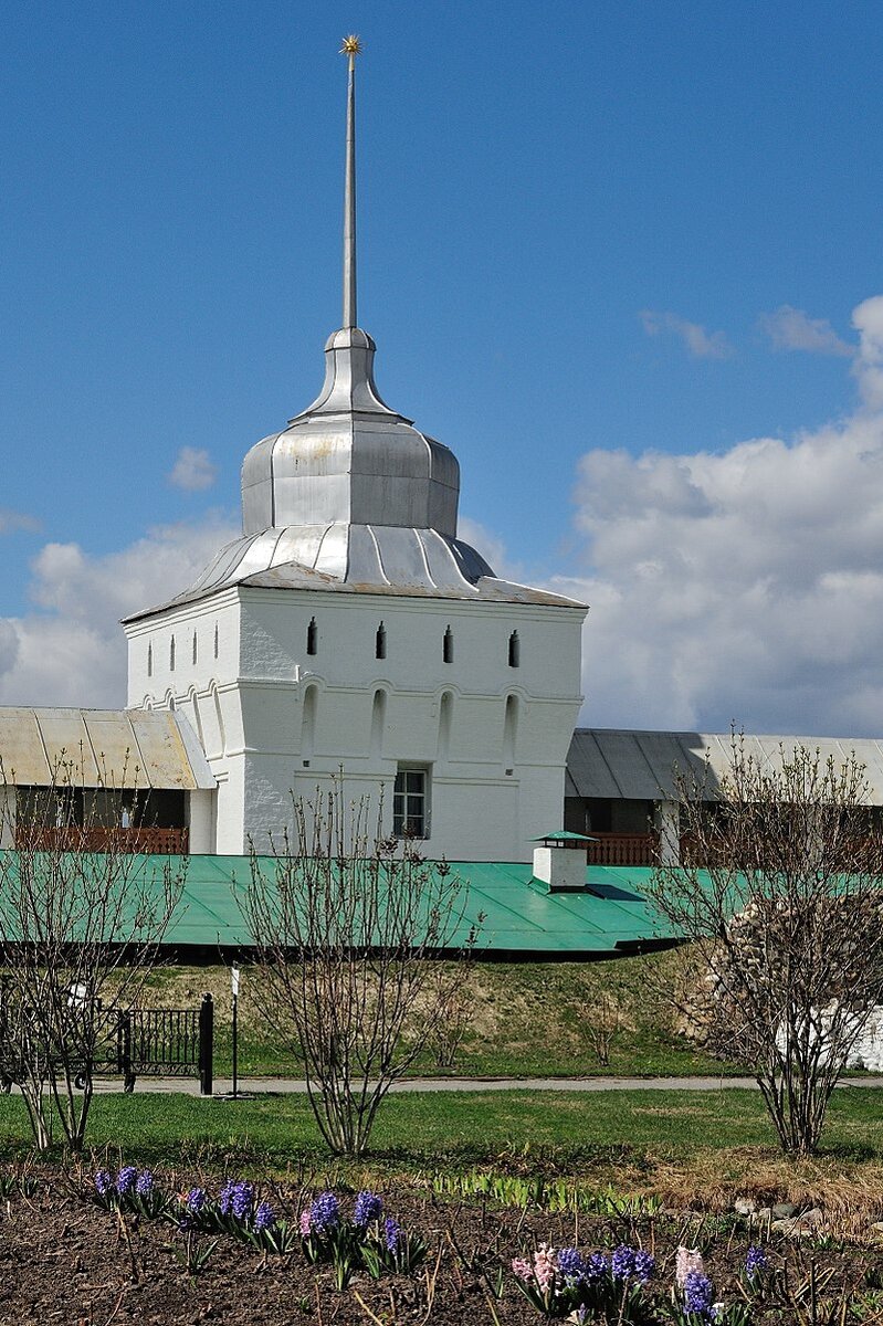 Западная башня