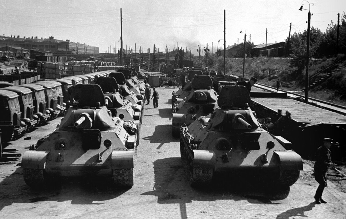 Сталинградский тракторный завод. Танки Т-34 (https://clck.ru/kxDVQ)