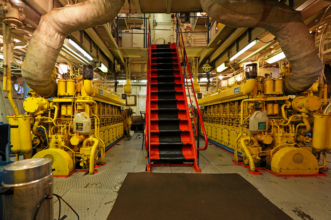 трубопроводы судна. трубопроводы судна. судовая холодильная установка. газовая магистраль северный поток 2. трубопроводы судна.