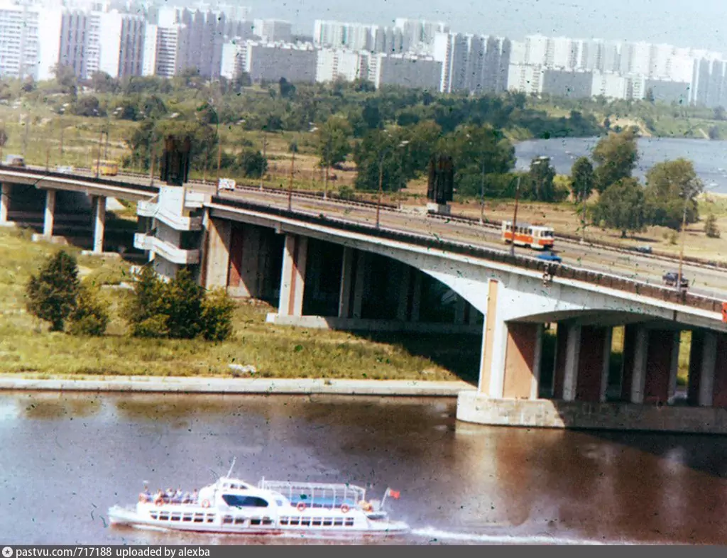 Строгино: Когда мы приехали смотреть квартиру, моста до 