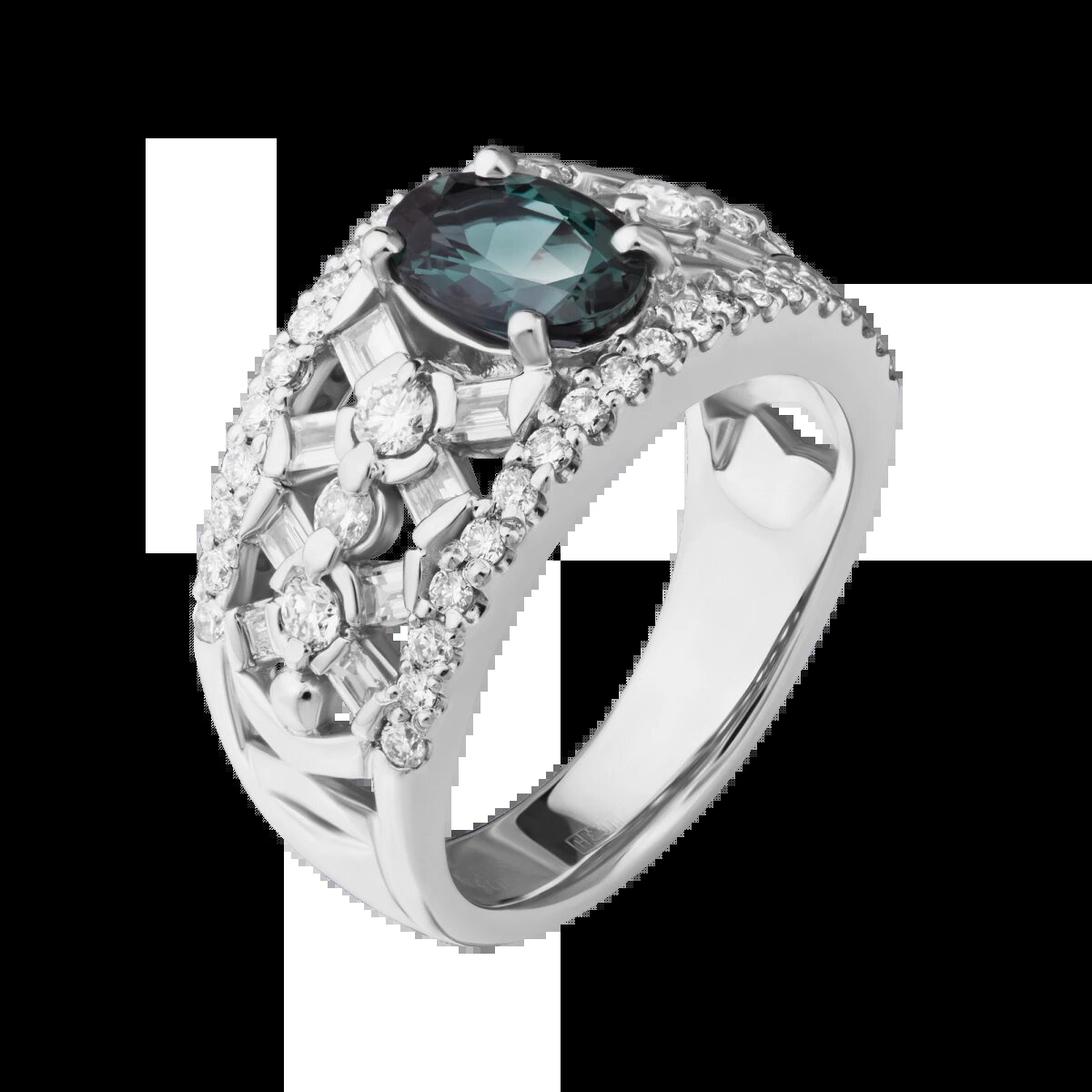 На фото: Кольцо с александритом "Таинство вдохновения"