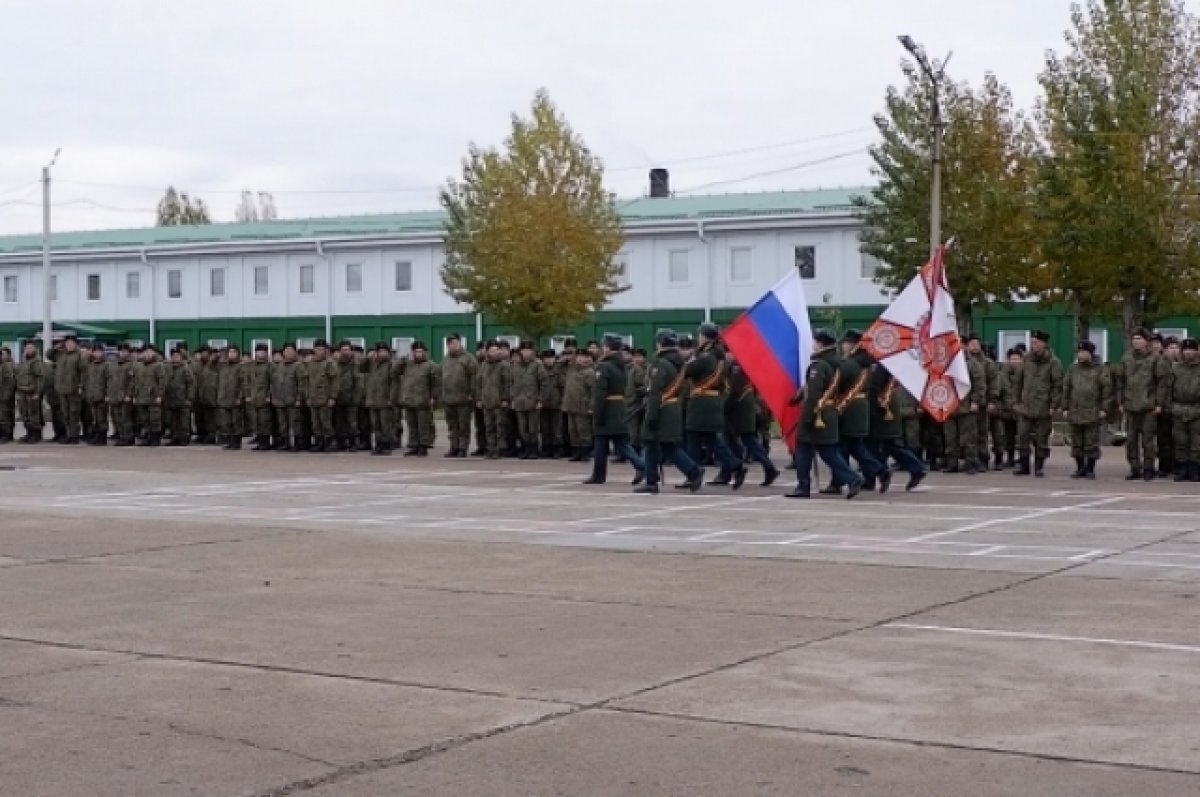    Под Волгоградом проводили на полигоны ЮВО новую группу новобранцев