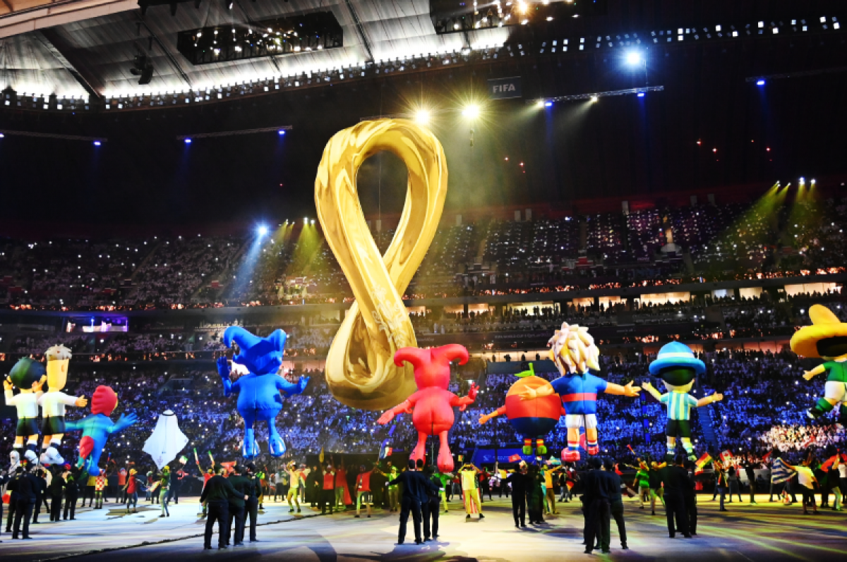    У болельщиков отобрали флаг батальона «Азов» на ЧМ в Катаре