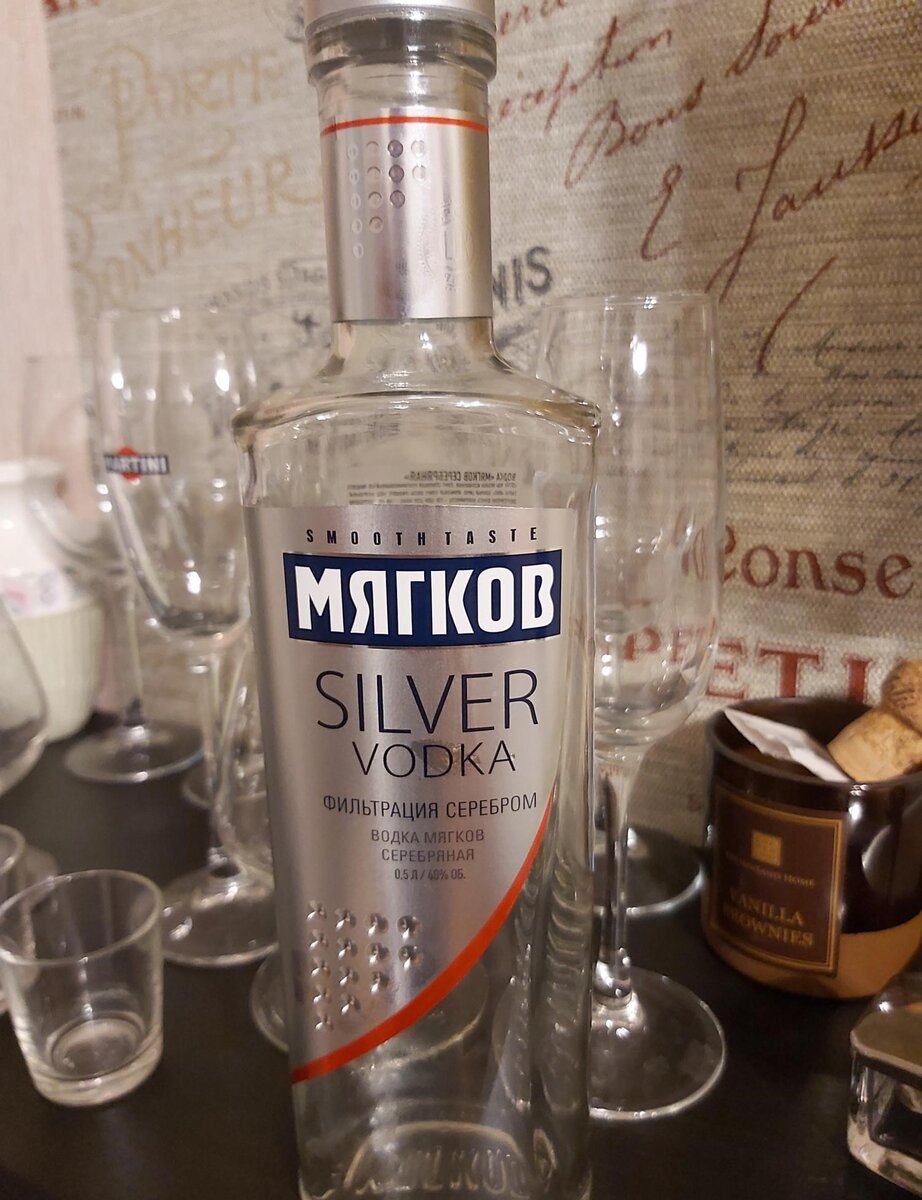 Сильвер отзывы. Мягков Сильвер водка. Водка Мягков Silver Vodka. Мягков Silver Vodka с дозатором. Водка Сильвер Мягков зеленая.