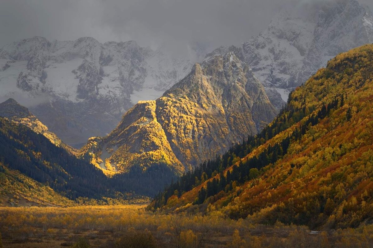 Белалакая Домбай осень