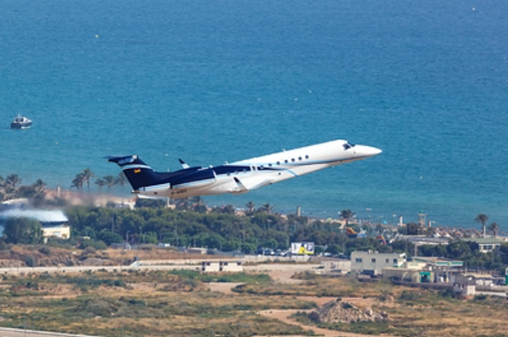 EMBRAER ERJ-135BJ LEGACY 650. ФОТО: MARKUS MAINKA/HTTP://IMAGEBROKER.COM/#/SEARCH//GLOBALLOOKPRESS