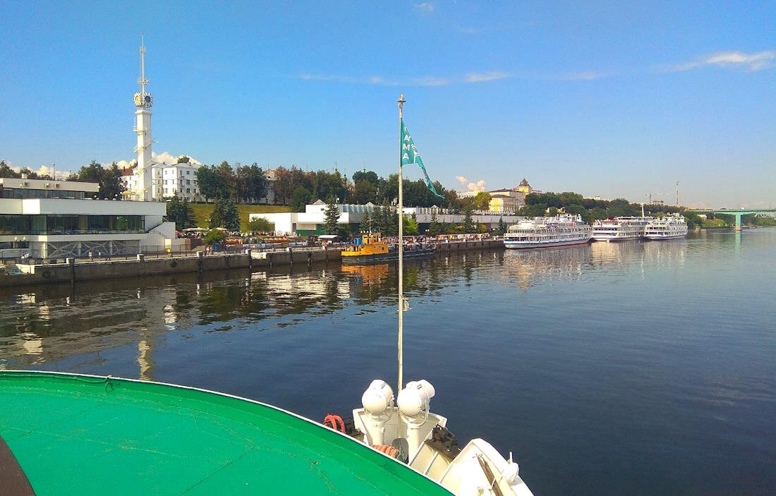 Причальная стенка речного вокзала Ярославля