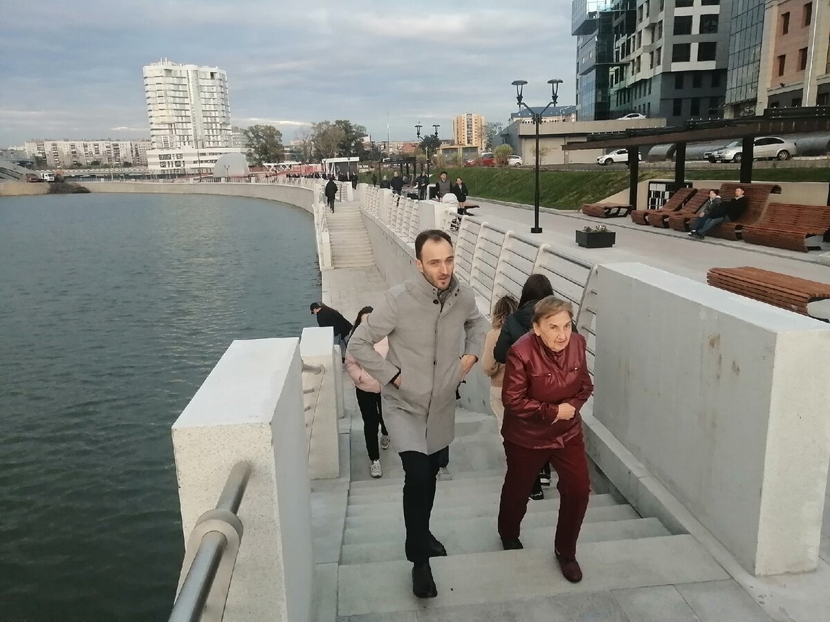 Новая набережная в Челябинске - популярное общественное пространство. Фото: Царьград.