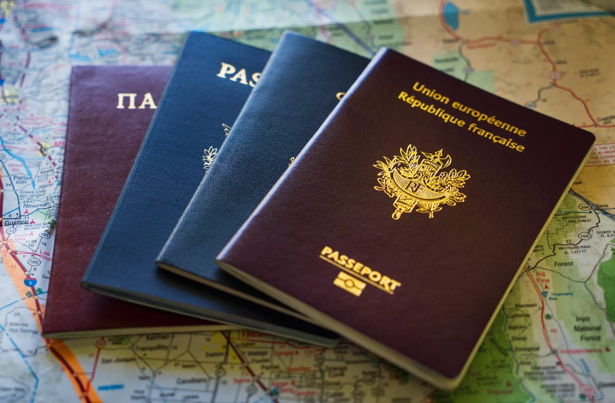2 гражданство. Иностранный паспорт. Иностранное гражданство. Разные паспорта. Паспорт двойного гражданства.