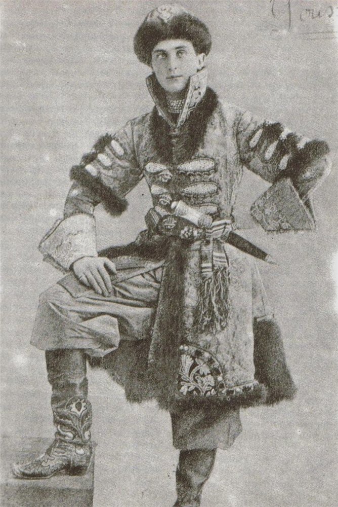 фотография Феликса Юсупова в маскарадном костюме