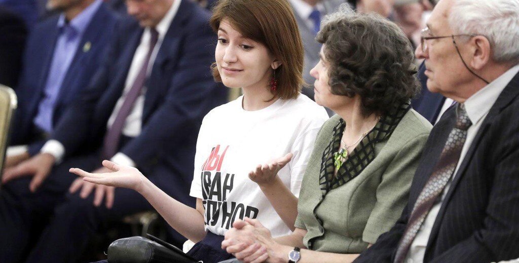 Женщина в майке. Фото из открытого источника  news.ru