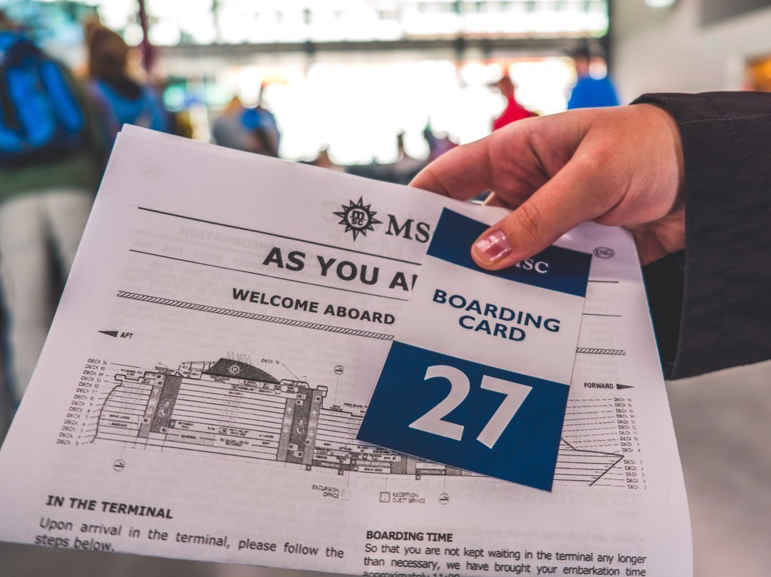 Фото: посадка на корабль в порту Steinwerder Hafen, Гамбург, Германия