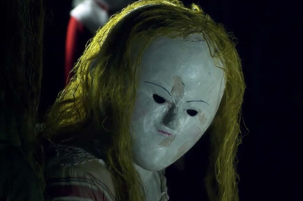 Согласитесь друзья, уверен что многие из вас испытывают некий дискомфорт от того, что вы находитесь рядом с антропоморфной куклой, и чем более она похожа на человека, тем более усиливается этот дискомфорт. Ученые даже придумали название этому феномену - Педиофобия. 