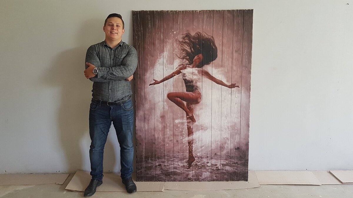 фото в офисе с картиной