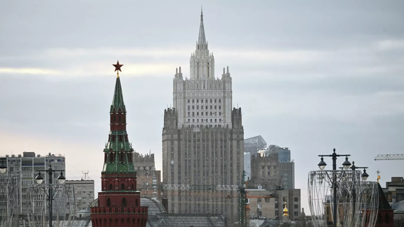  Агрессивные действия НАТО по сбору «ударного кулака» и проведению учений у российских границ усиливают международную напряжённость. Об этом сообщила официальный представитель МИД России Мария Захарова.