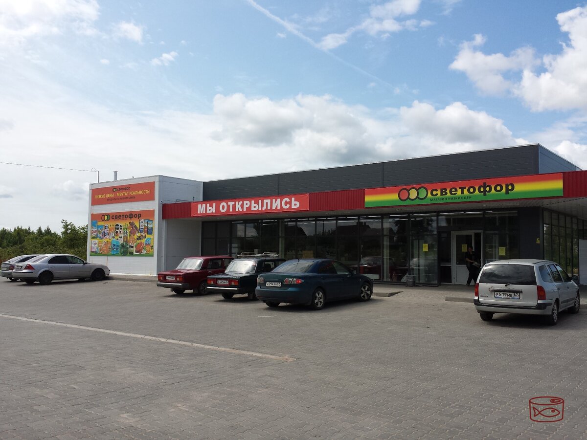 У нас еще два магазина открылось, любит их народ