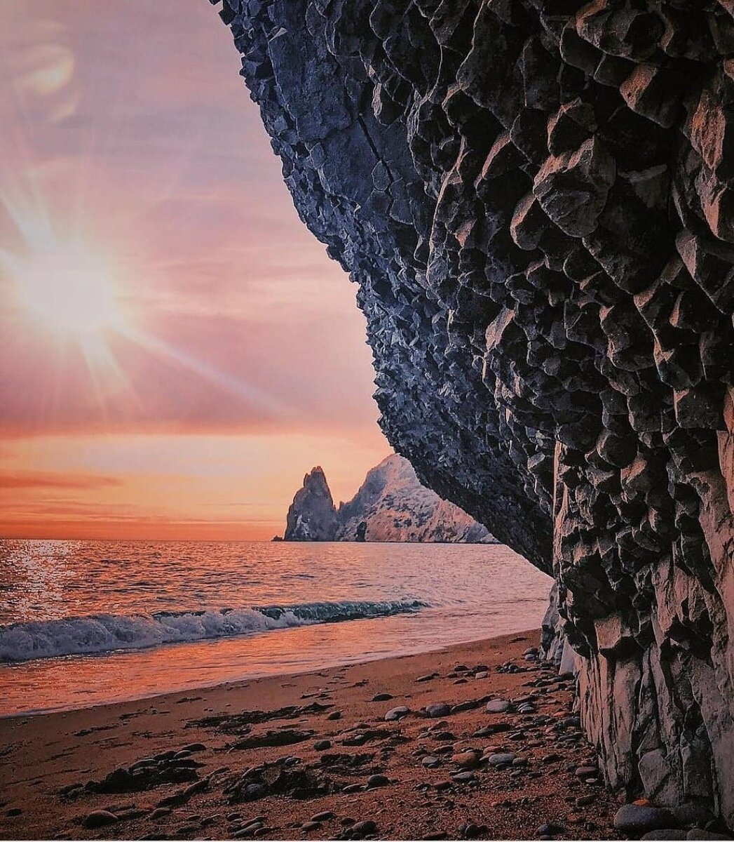 Структура застывшей лавы на мысе Фиолент (фотография ochkov.net)