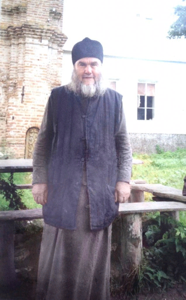 Старец Ипполит Халин (1928 - 2002) Господь дал отцу Ипполиту дар прозорливости, которой он просто удивлял многих! Известны и случаи исцеления по его молитвам перед Всемилостивым Богом. В последние годы жизни он возродил один из монастырей нашей многострадальной страны в Курской Епархии, буквально вернув его к жизни монашеской.