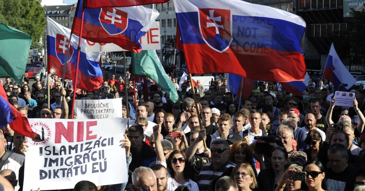 антиисламский митинг в Словакии; изображение: Getty