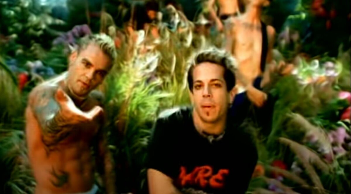 Crazy town butterfly remix. Группа Crazy Town. Crazy Town - Butterfly год. Crazy Town Шифти. Crazy Town Butterfly обложка.
