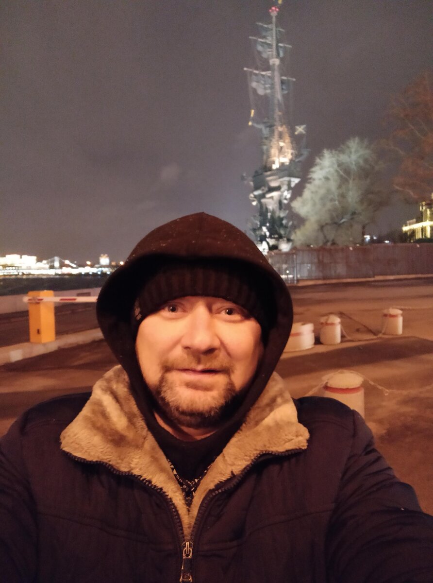 На набережной