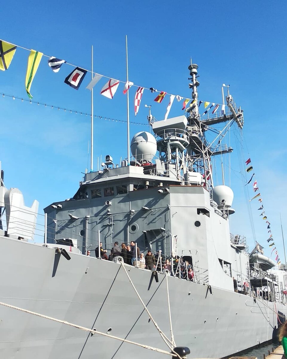 В очереди постоять пришлось довольно долго