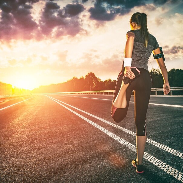 девушка на пробежке