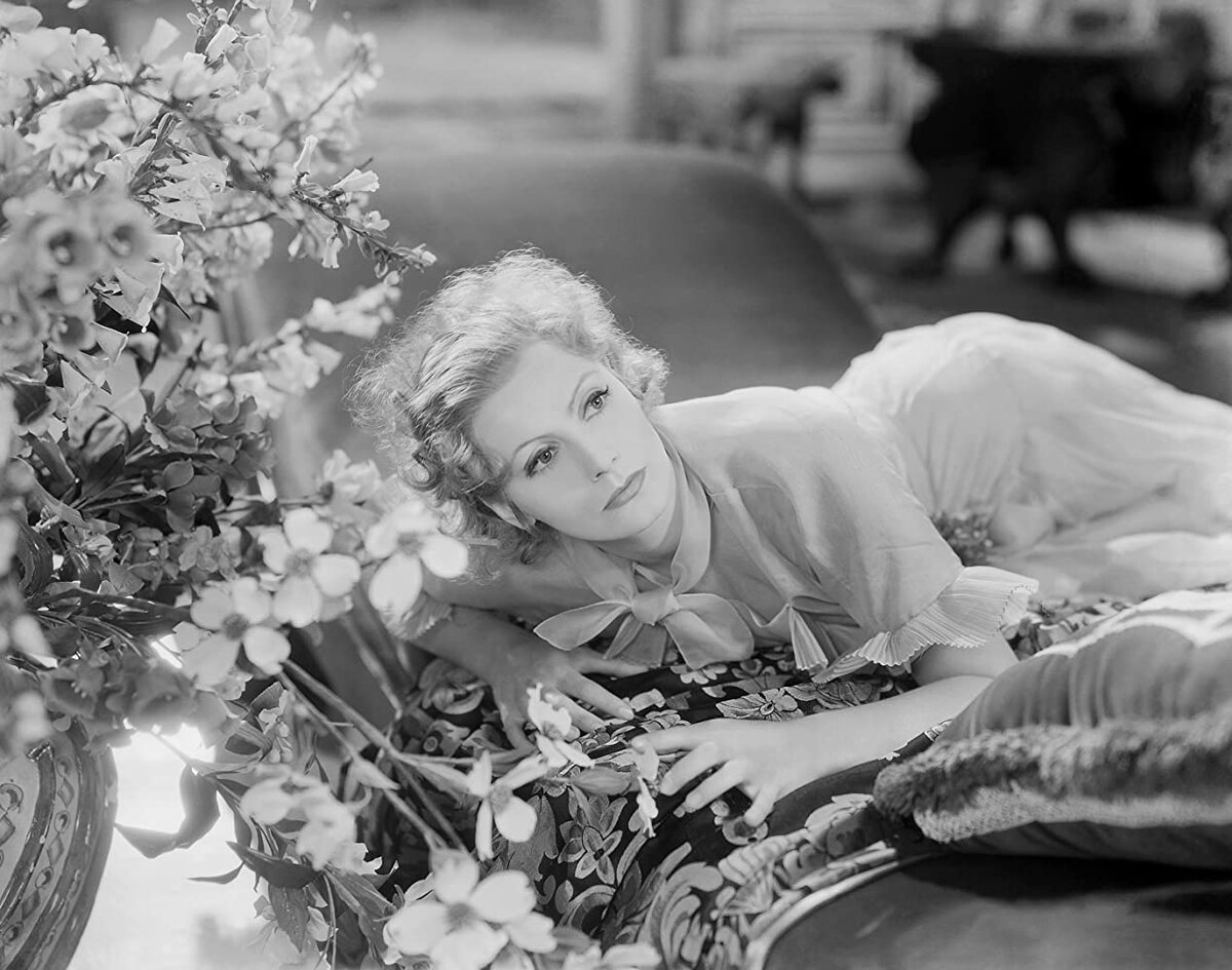 Грета Гарбо - актриса из Швеции, ставшая главной звездой киностудии MGM. Кадр из фильма "As You Desire Me", 1932 г.