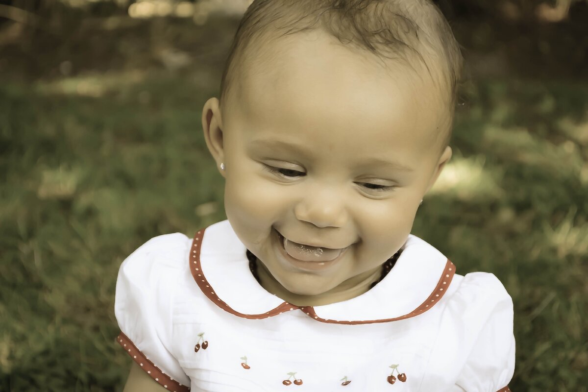 Радостная девочка