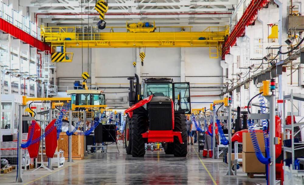 Сборка мощных тракторов на заводе Ростсельмаш