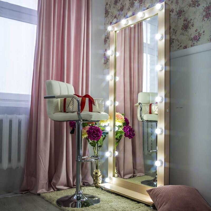 Это ростовое зеркало покупатели в мае назвали самым красивым 