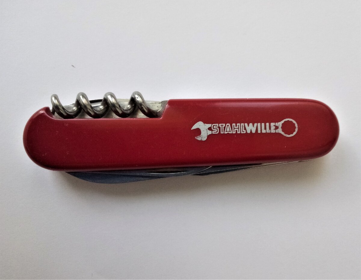 Нож компании Victorinox с логотипом фирмы Stahlwille, подаренный мне в 1991 году. 