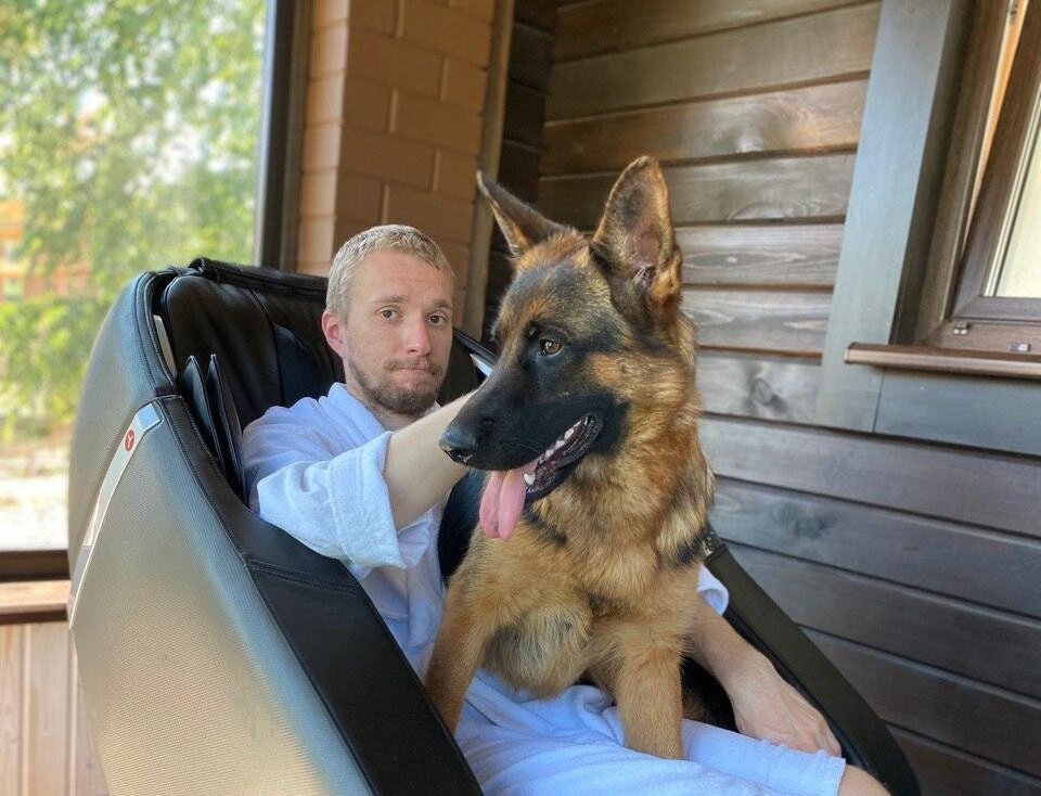 Работаю я сидя дома, а читаю каждый день.