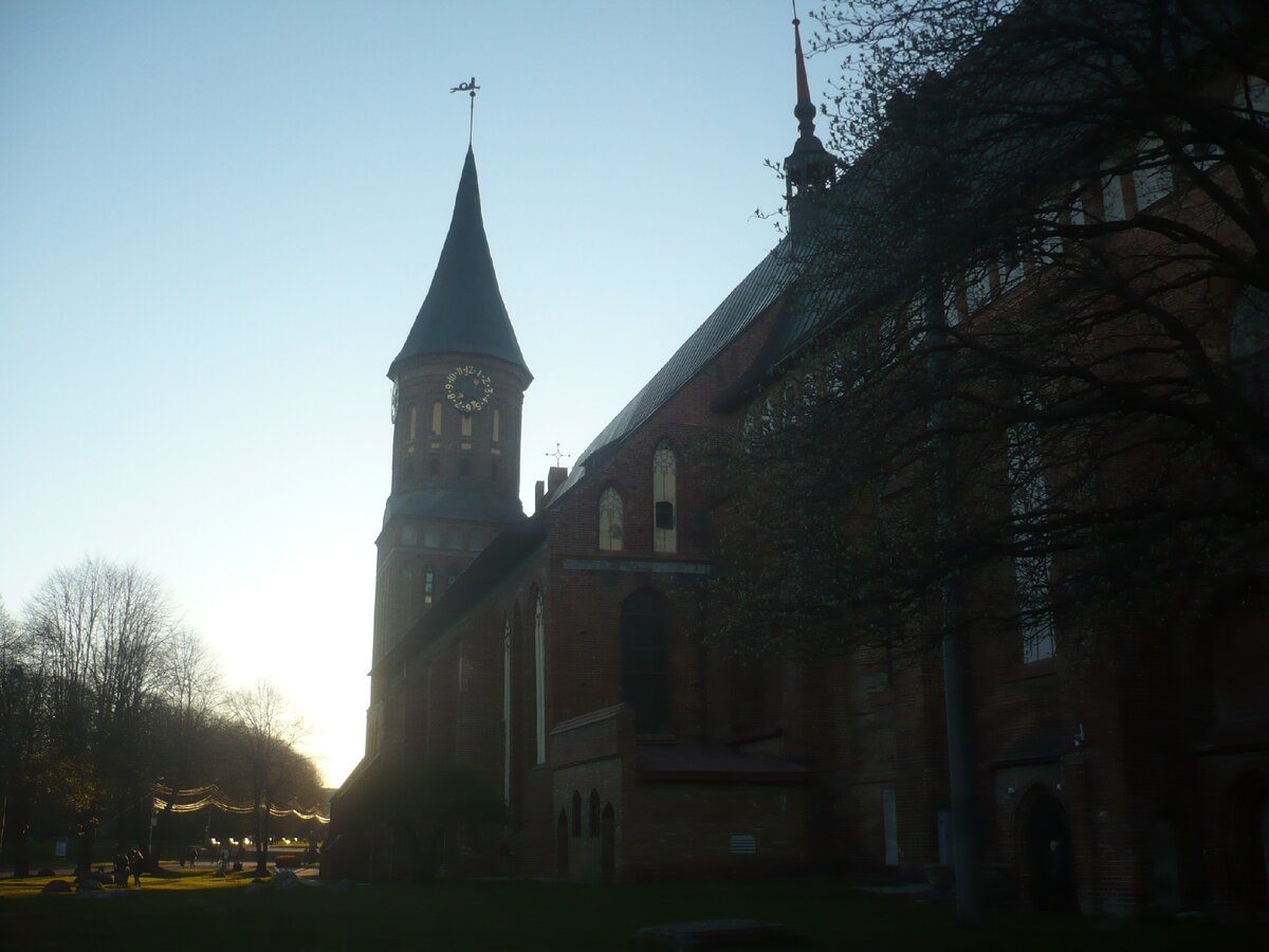 Кафедральный собор вечером, Калининград