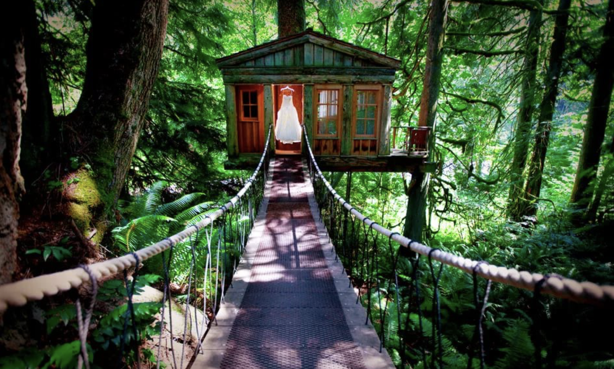 Необычная свадебная площадка расположена посреди леса недалеко от города Сиэтл, США. Фото yandex.ru