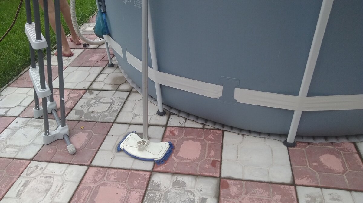 такой щёткой очень удобно пользоваться вместе с пылесосом.