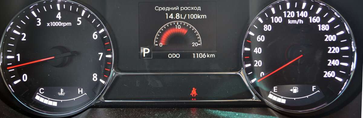 На большинстве корейцев красные отметки стоят на 30 и 50 км/ч.  На фотографии комбинация приборов Kia Optima.