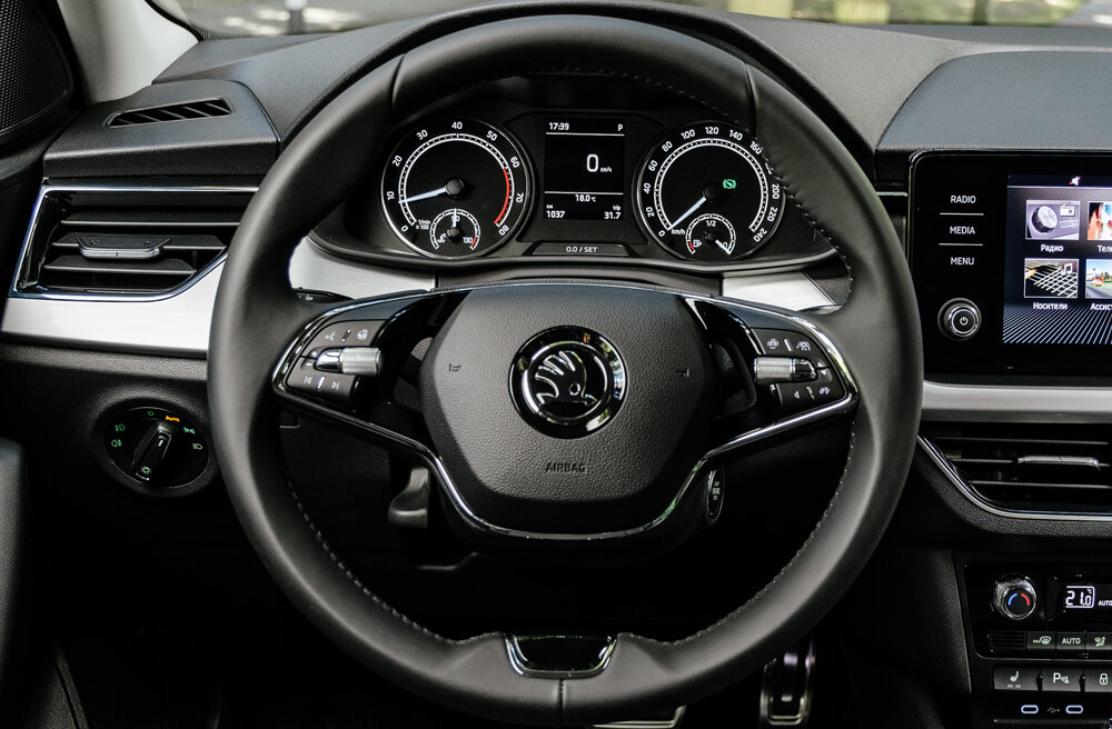 Двухспицевое рулевое колесо дебютировало на SKODA Rapid 2020 (фото SKODA)