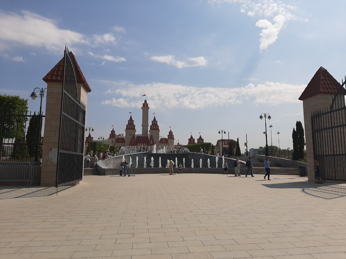 Главный вход Острова мечты (лето)