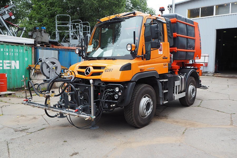 «Коминвест - АКМТ» модифицировал и отгрузил партию КДМ Mercedes-Benz Unimog