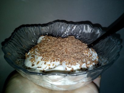 Творог, сметана, сахар, блендер, шоколад, терка.