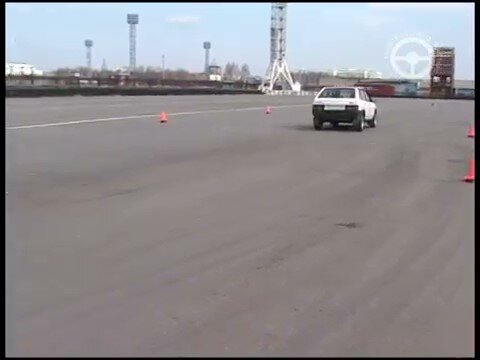 Идет разгон автомобиля в течении 1-2 сек. 0,0 сек. принято решение что скорость достаточна и можно начинать разворот. Выжали сцепление.
