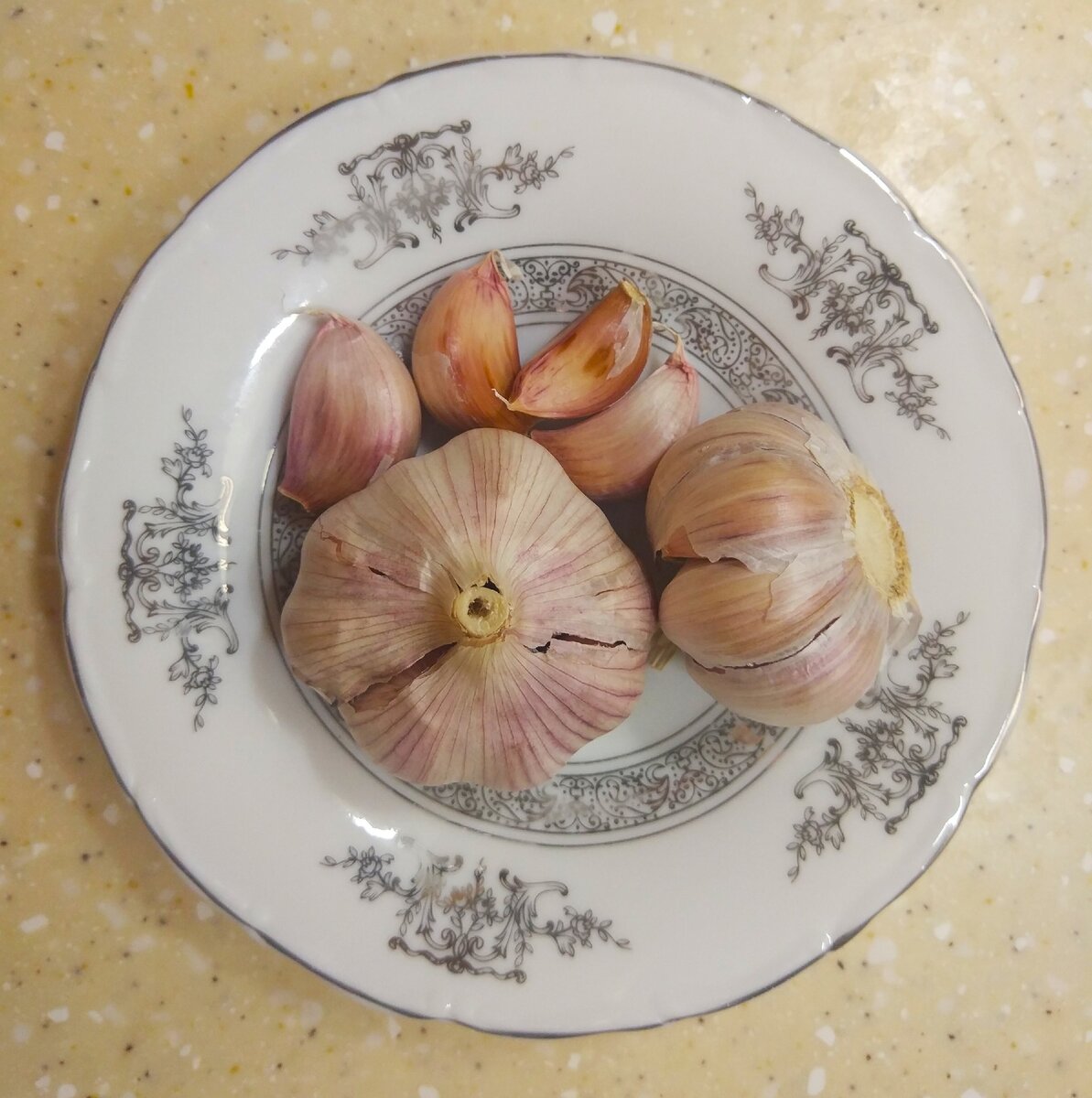 Люблю я чеснок. Ела во время беременности и кормлении грудью