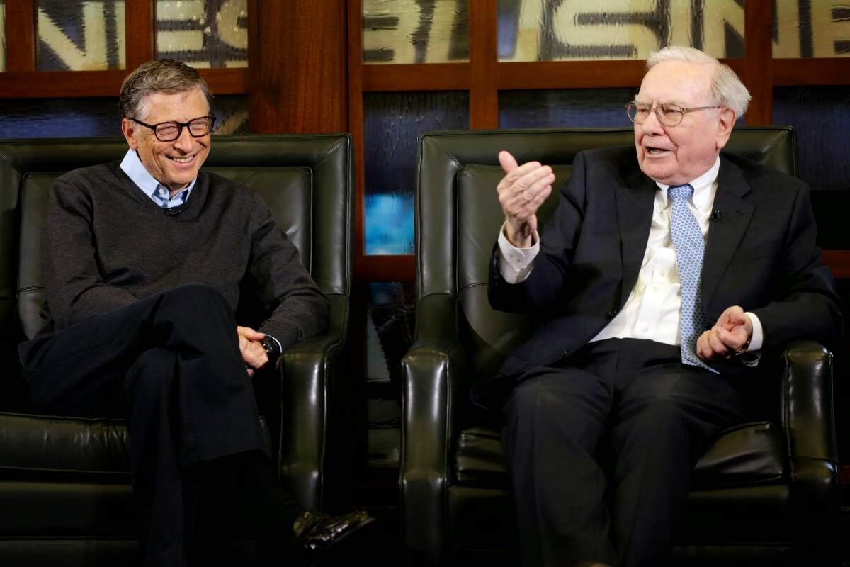 2. Билл Гейтс (William Henry Gates III) и Уоррен Баффетт (Warren Edward Buffett). Миллиардерское бинго, два гиганта на одном фото! Их состояния — более 112 и 76 миллиардов долларов США. Кадр найден на blogspot.com
