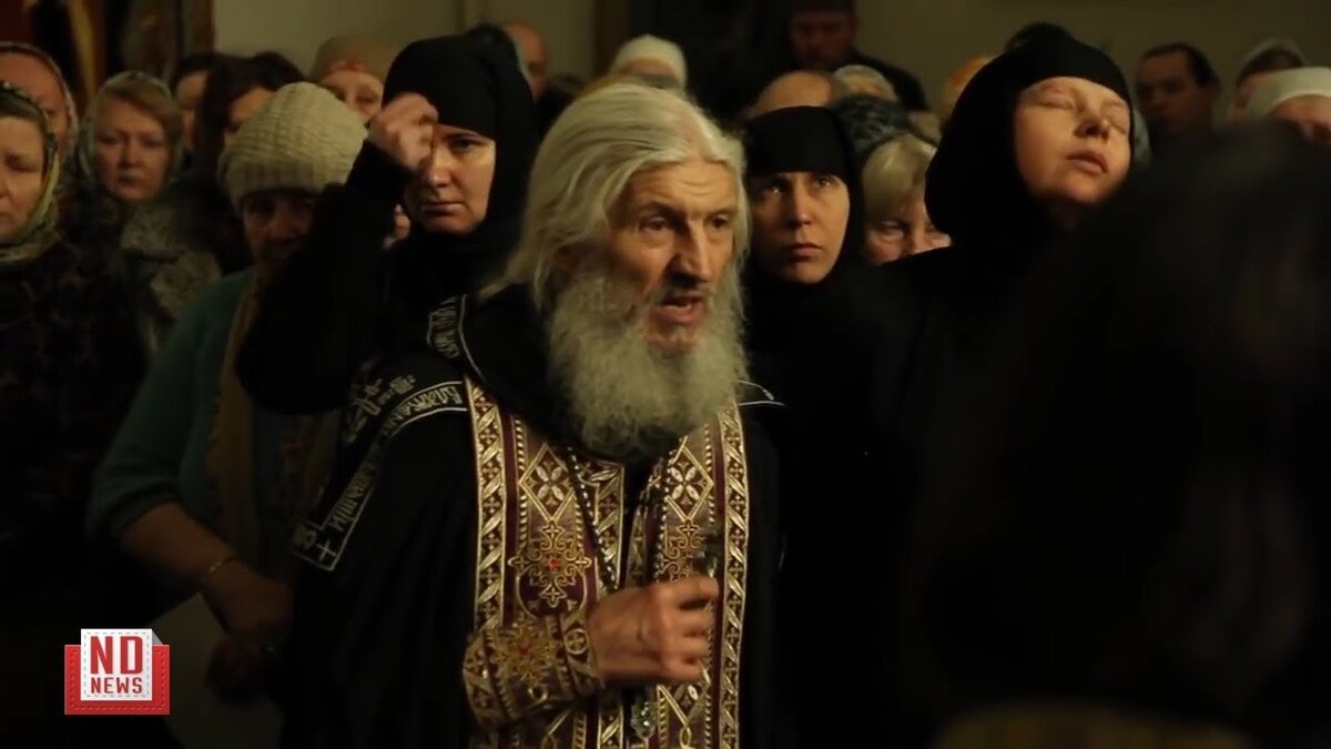 Отчитка батюшкой. Схиигумен Сергий Романов изгнание бесов. Схиигумен Сергий изгоняет бесов. Отец Сергий Среднеуральский бесы изгоняет. Отец Сергий отчитка бесноватых.